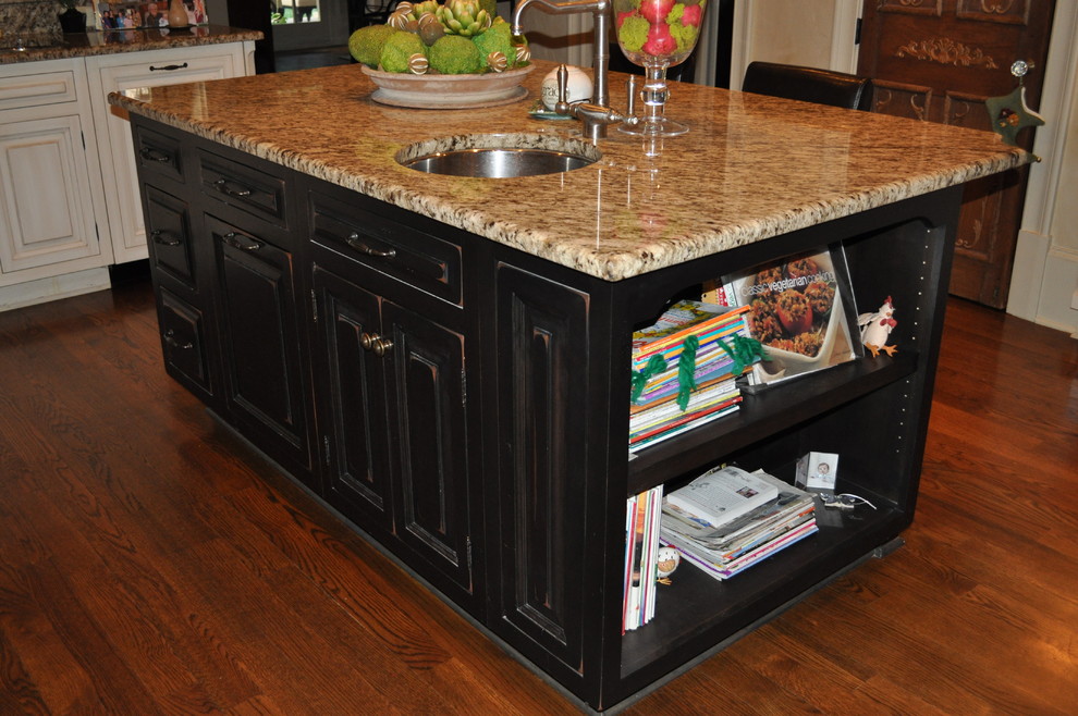Example of a transitional kitchen design in Raleigh