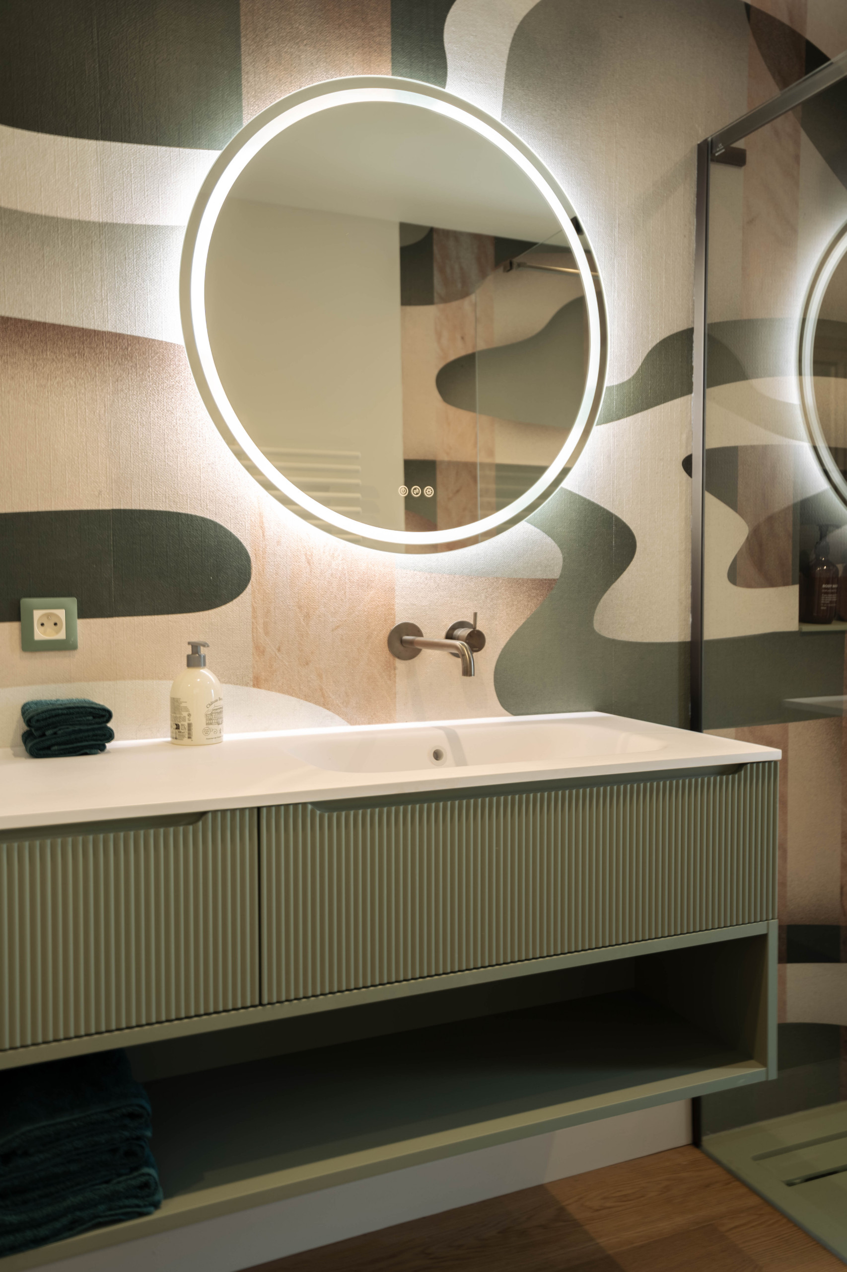 RÉNOVATION CONTEMPORAINE D'UNE VILLA DES ANNÉES 70
