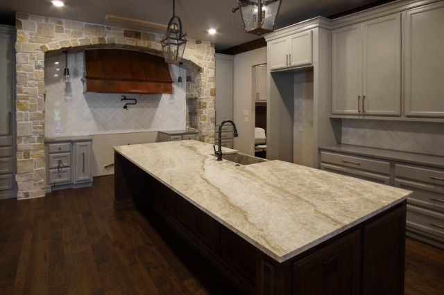 Taj Mahal Polished Quartzite - Moderne - Cuisine - Houston - par D