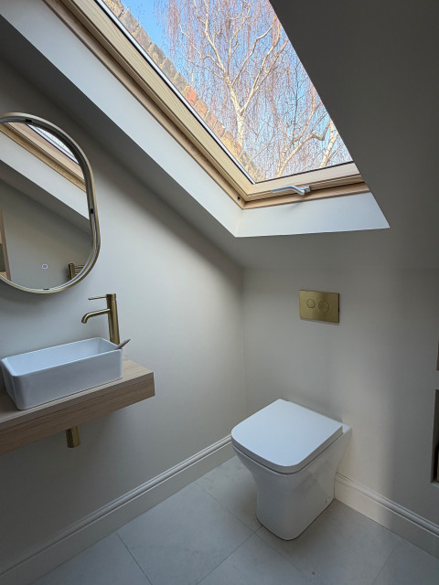Silver Crescent, Loft midcentury-powder-room