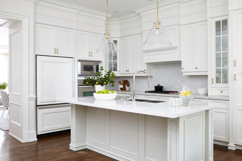 Example of a transitional kitchen design in Toronto