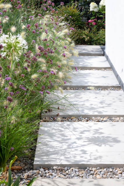 Modernit&eacute; en Provence modern-garten
