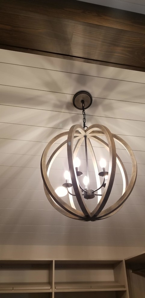 Inspiration for a rustic home design remodel in Cedar Rapids