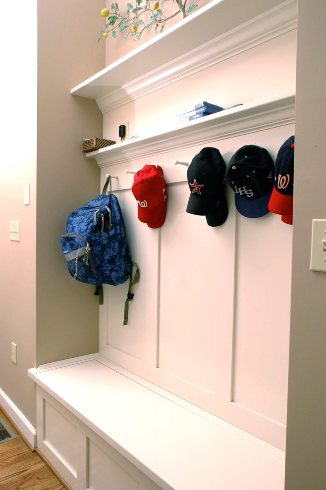 williamsburg Deacons bench