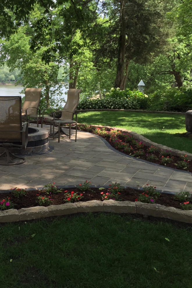 This is an example of a rustic landscaping in Chicago.