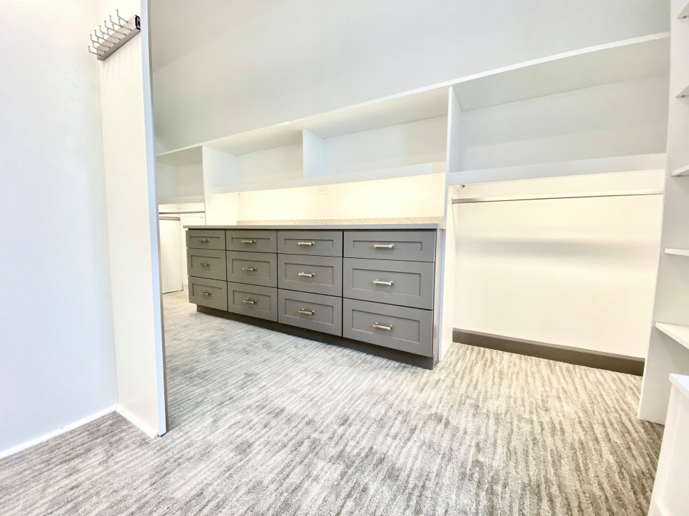 Transitional closet photo in Atlanta