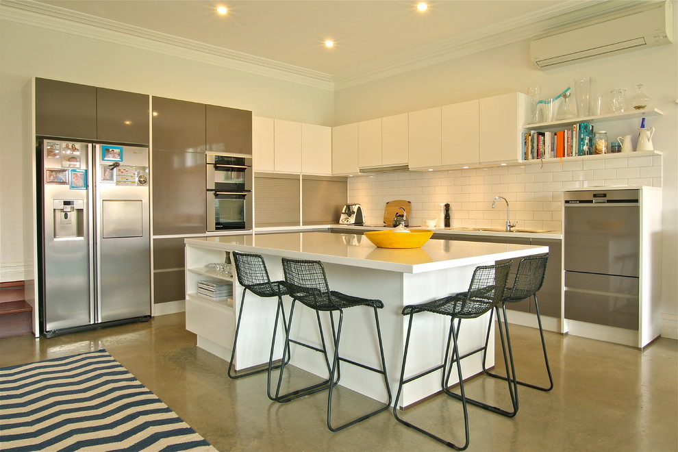 Inspiration for a mid-sized contemporary kitchen in Perth.