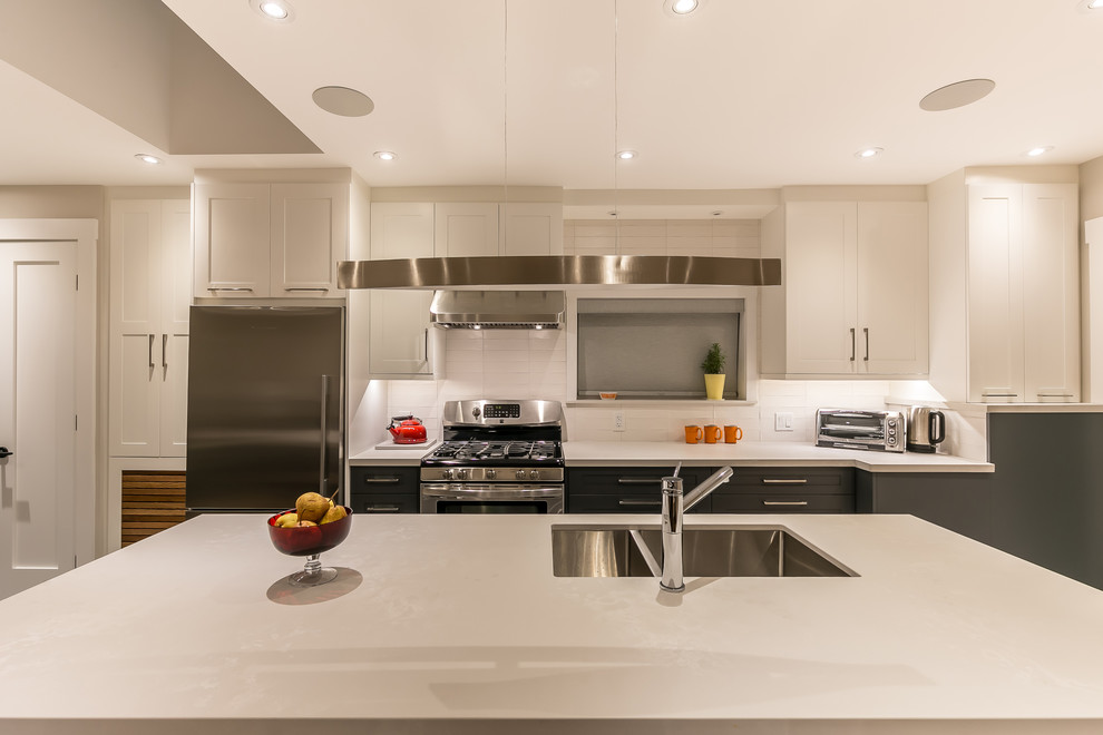 Inspiration for a transitional kitchen remodel in Toronto