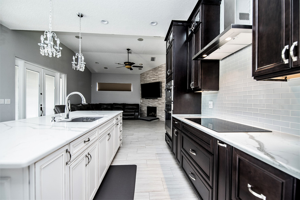 Transitional kitchen photo in Orlando