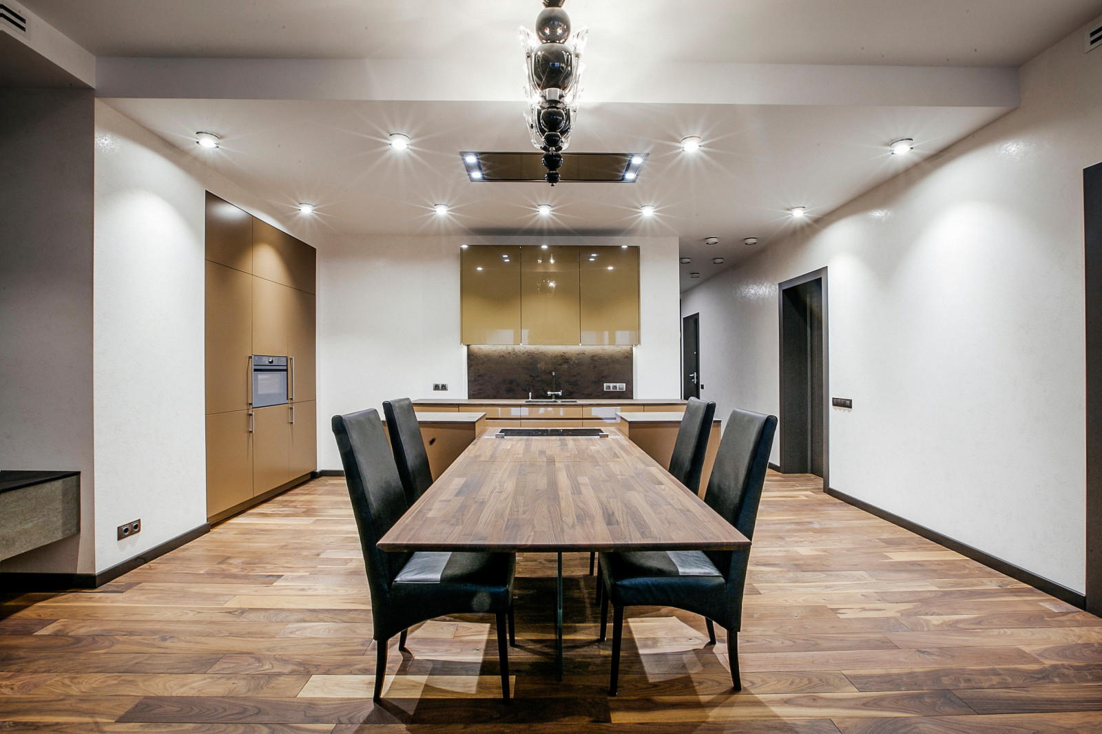 Кухня в пряных тонах