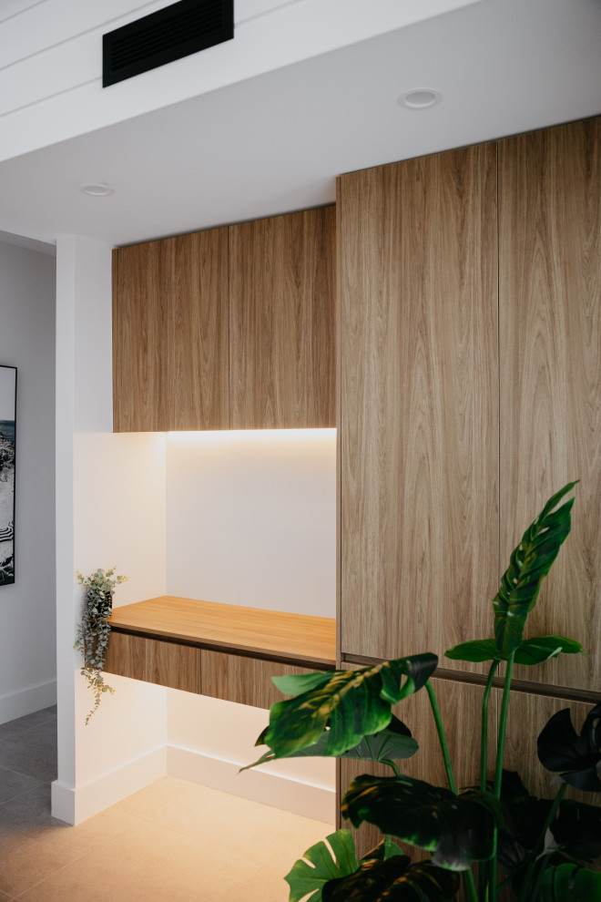 Inspiration for a contemporary home office in Sydney.