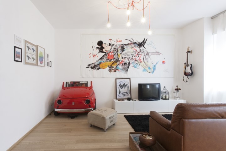 Photo of a mid-sized contemporary family room in Turin.