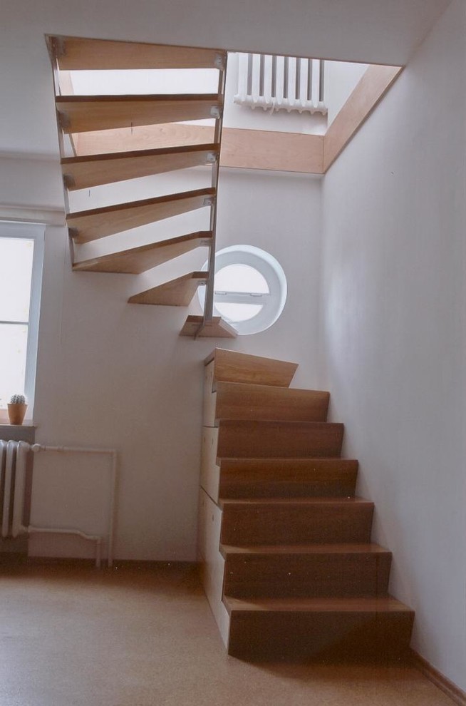 Moderne Treppe in Sonstige