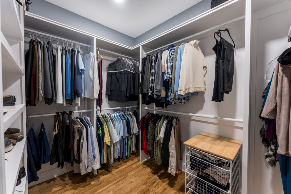 Indian Lake Walnut Bathrooms