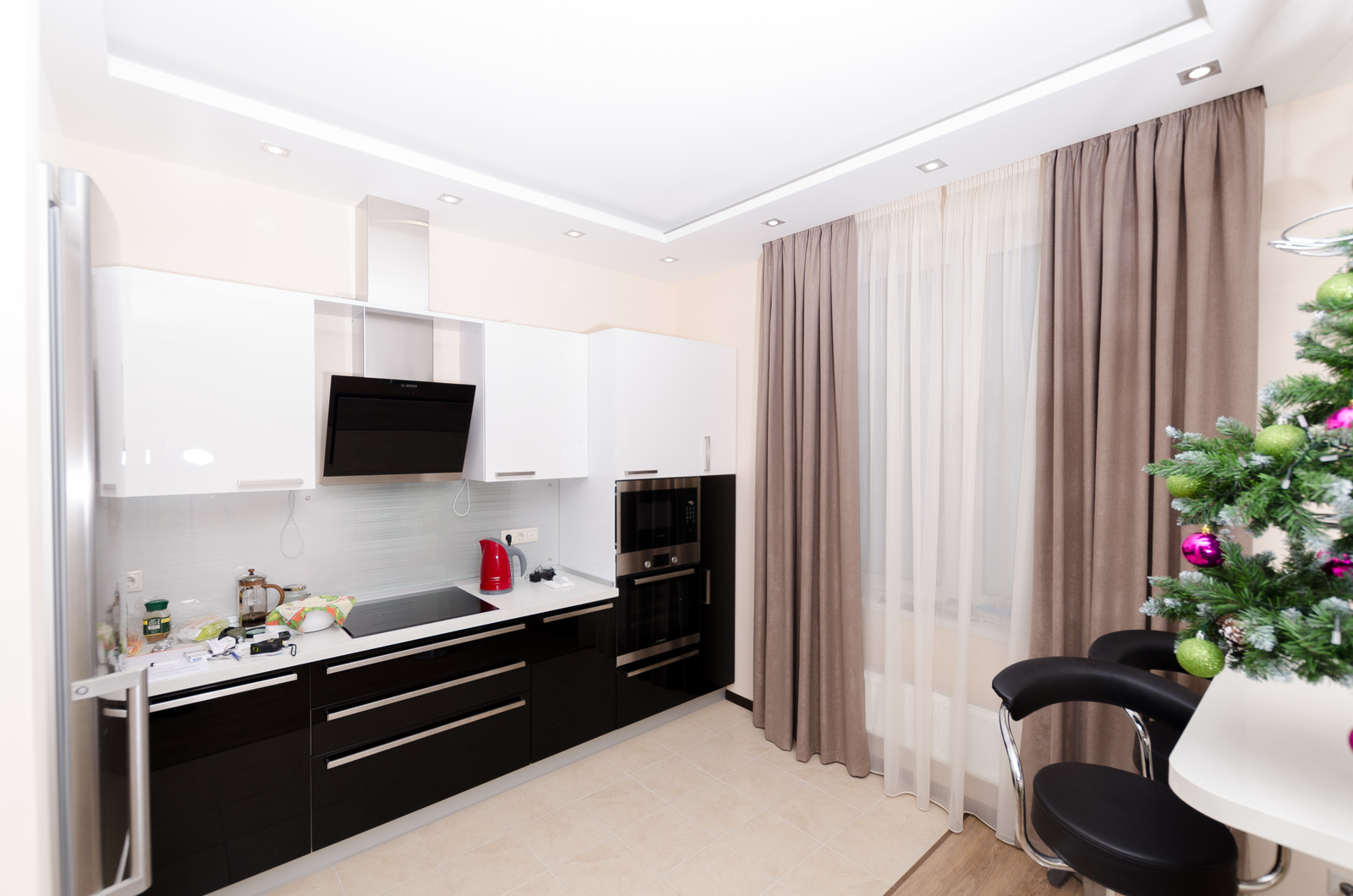 Прямые шторы в квартире