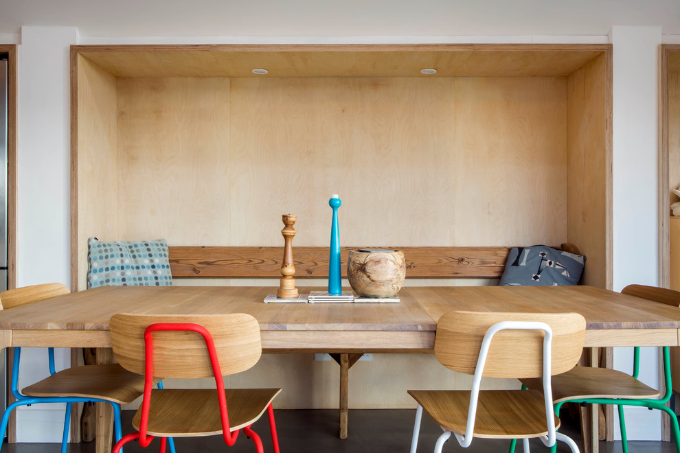 This is an example of a scandinavian dining room in Oxfordshire.