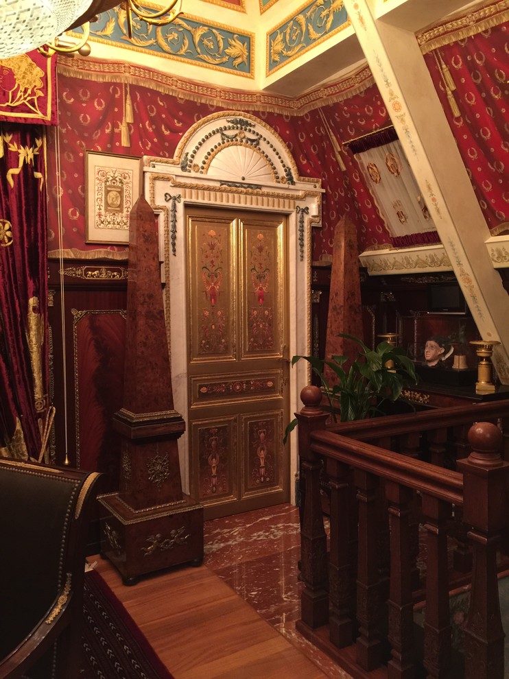 Роспись на двери. Франция