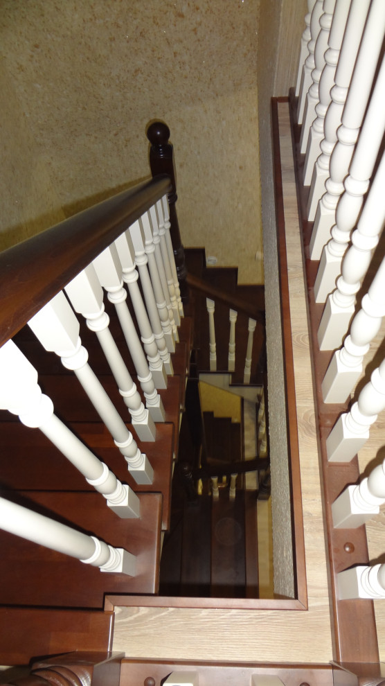 Лестница в загородном доме из дерева бук. Самара.