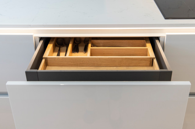 Timeless Handleless Kitchen moderne-koekken
