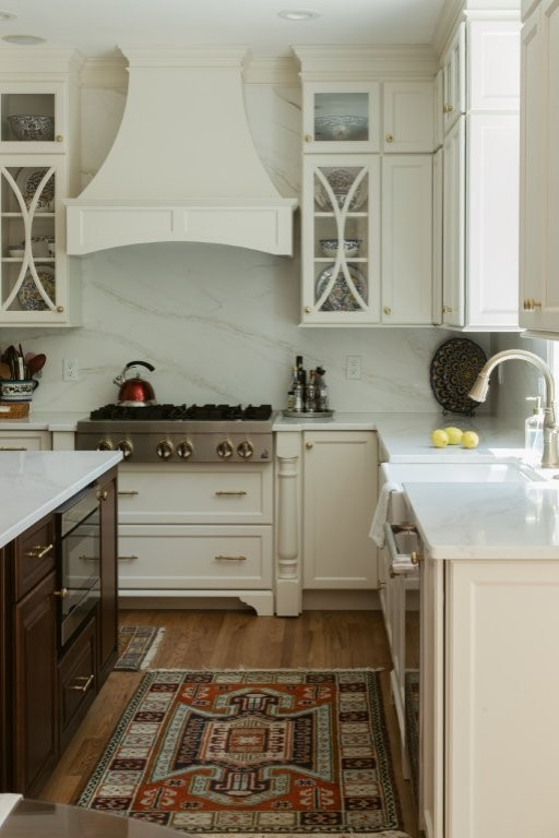 Kitchen - kitchen idea in Chicago