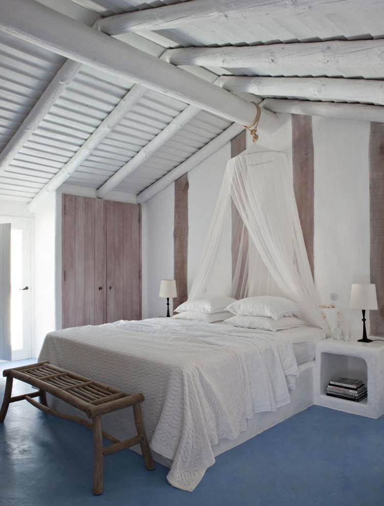 This is an example of a beach style bedroom in Grenoble.