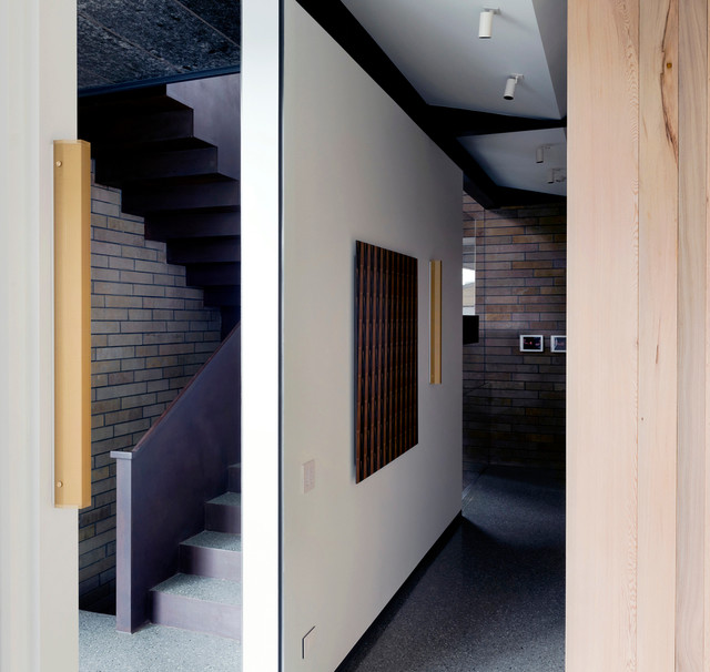 Entry / Hallways 