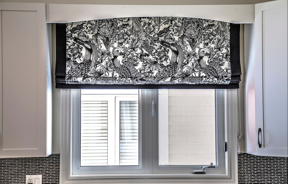 Inspiration for a transitional kitchen remodel in Toronto