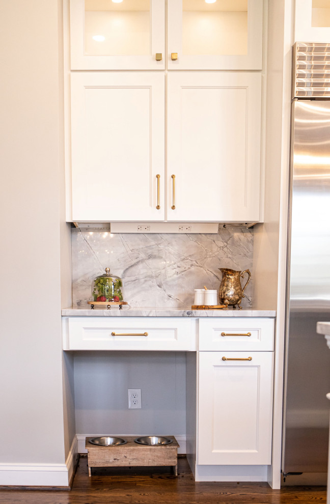 Eat-in kitchen - large transitional dark wood floor and brown floor eat-in kitchen idea in Baltimore with an undermount sink, shaker cabinets, white cabinets, marble countertops, white backsplash, marble backsplash, stainless steel appliances, an island and gray countertops
