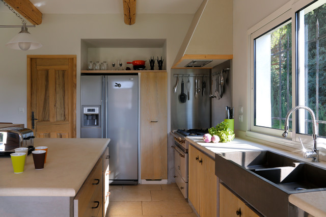 Esprit Mas moderne modern-kitchen