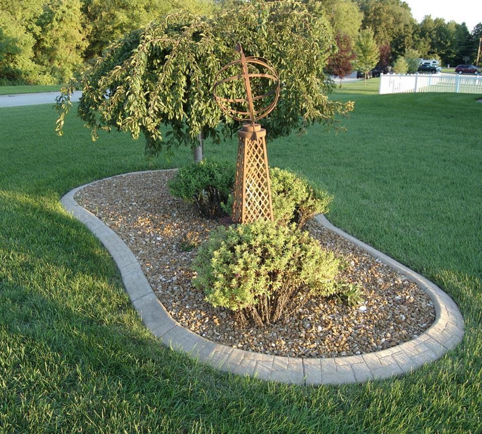 This is an example of a traditional landscaping in Chicago.