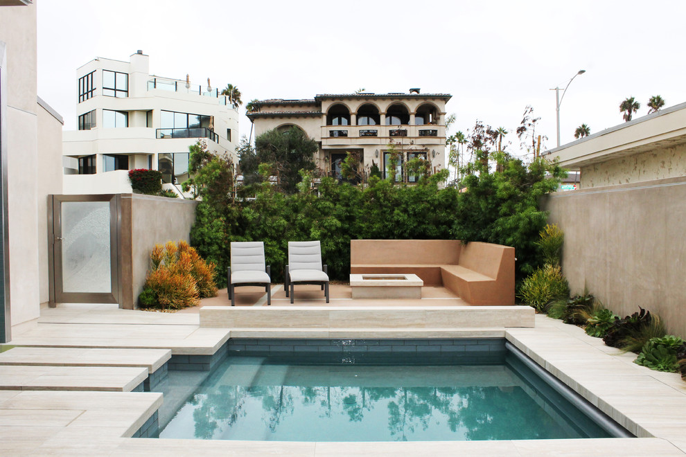Photo of a small modern front yard custom-shaped lap pool in Los Angeles with a water feature and tile.