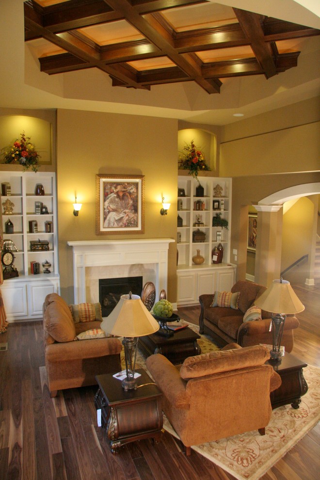 Traditional family room in Indianapolis.