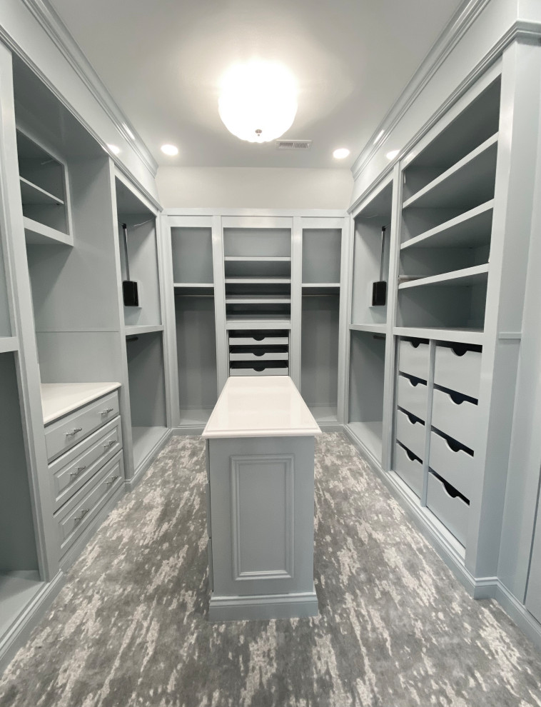 Champaign Living Room with Built in Bar, Drop Zone, and Laundry Room
