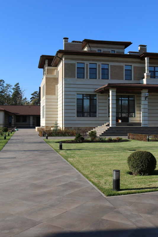 Усадьба с комплексом построек