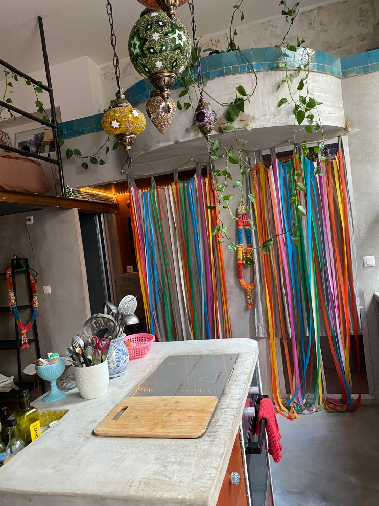 Transformation d'un local en loft brutaliste tropical