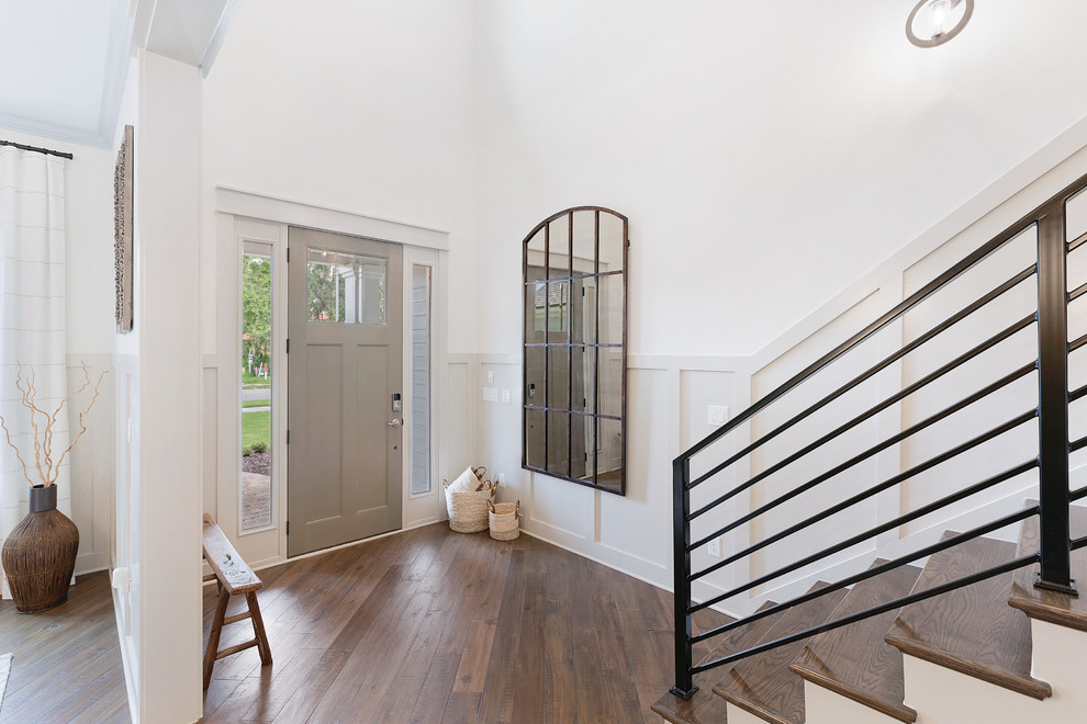 Inspiration for a transitional home design remodel in Jacksonville
