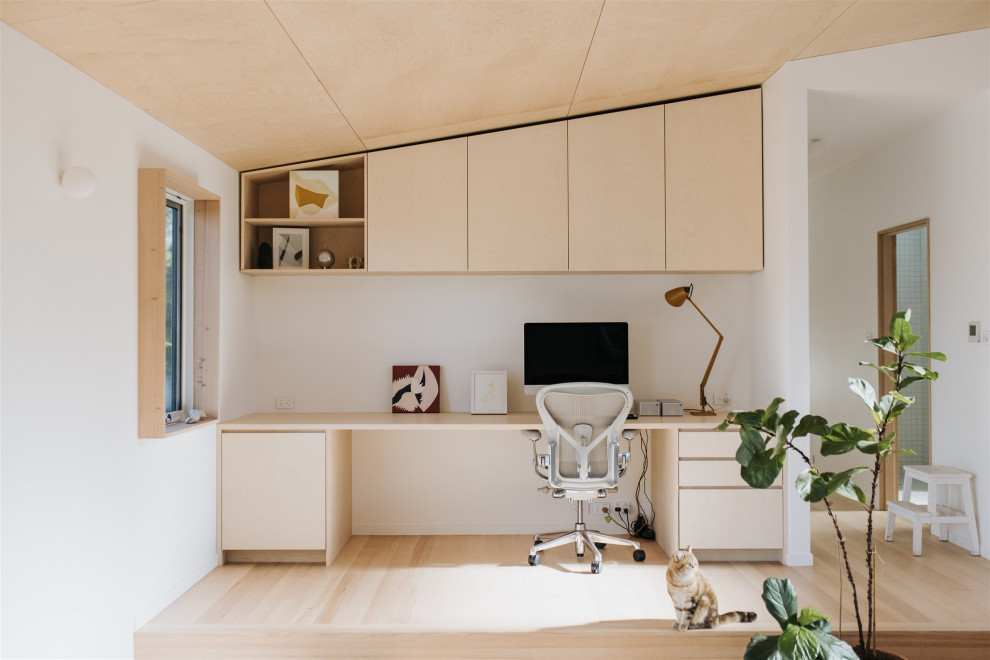 Design ideas for a midcentury home office in Sydney.