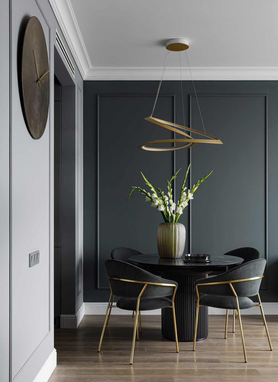 Монохромный серый в реализованном дизайн-проекте в Москве