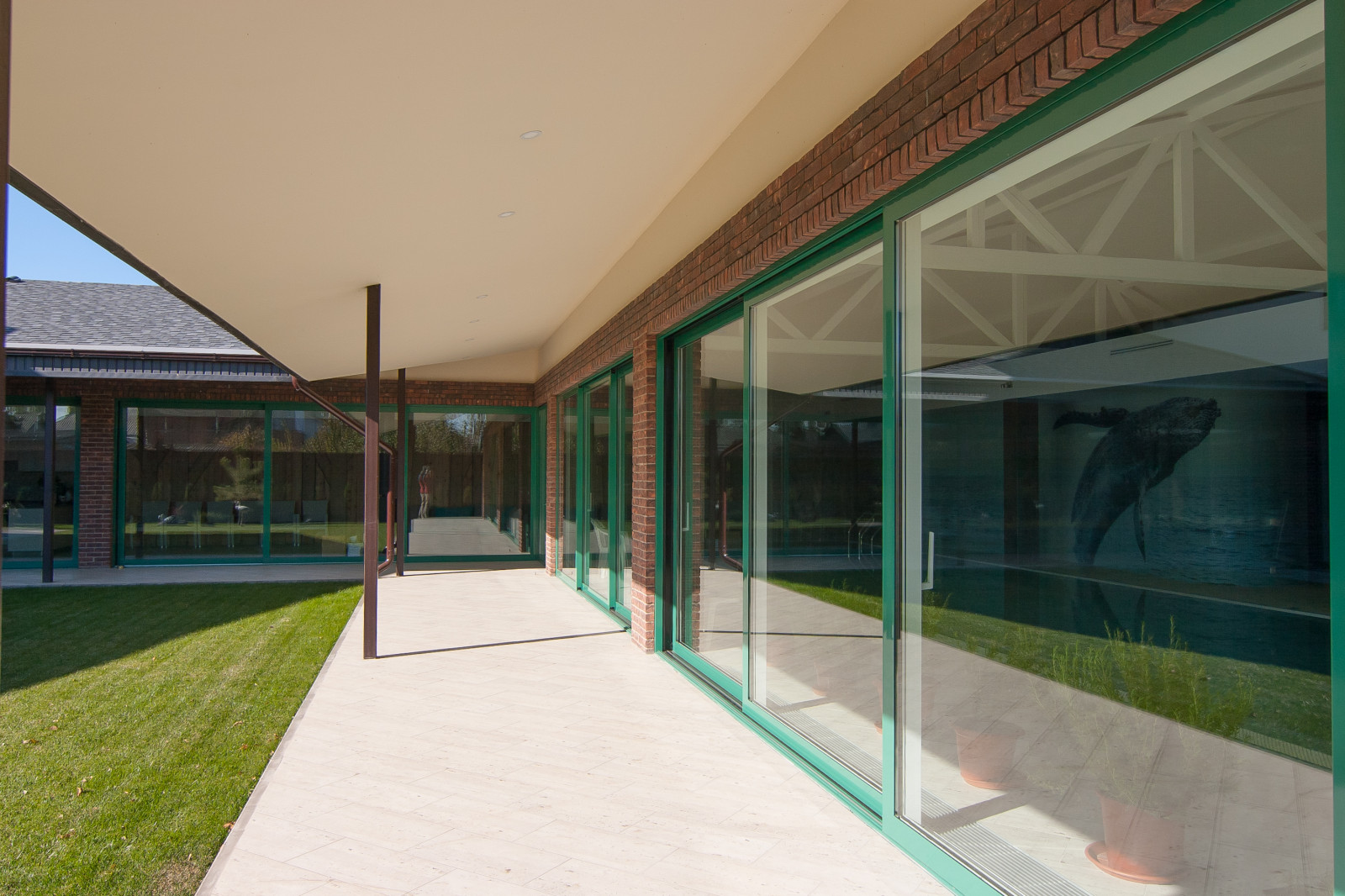 Одноэтажный жилой дом с бассейном и  SPA