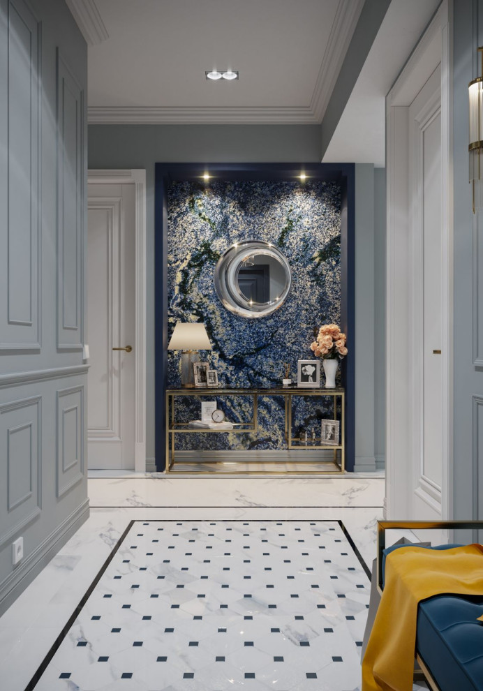 Стильный дизайн: узкая прихожая среднего размера в стиле модернизм с серыми стенами, мраморным полом, одностворчатой входной дверью, синей входной дверью и белым полом - последний тренд