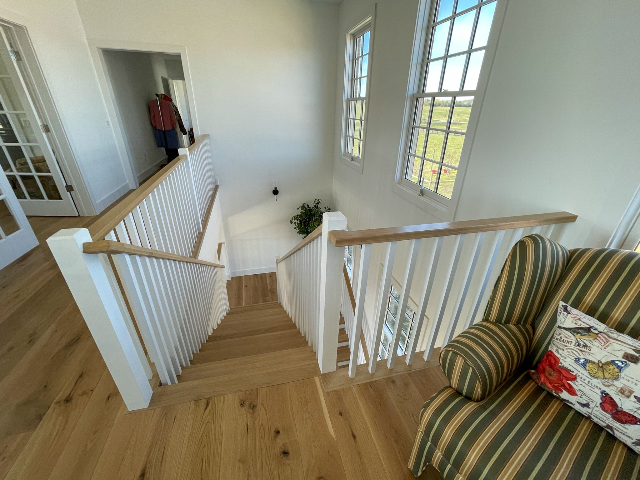 91_U-Shaped Floating Staircase Surrounded by Bucolic Mountain Views, Winchester,