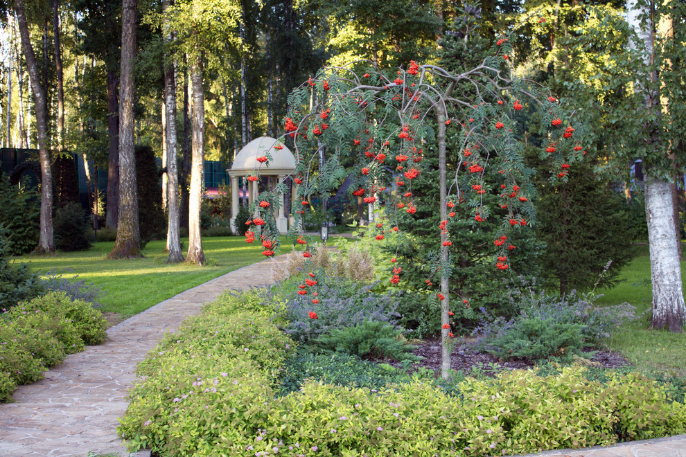 Сад резиденции для большой семьи