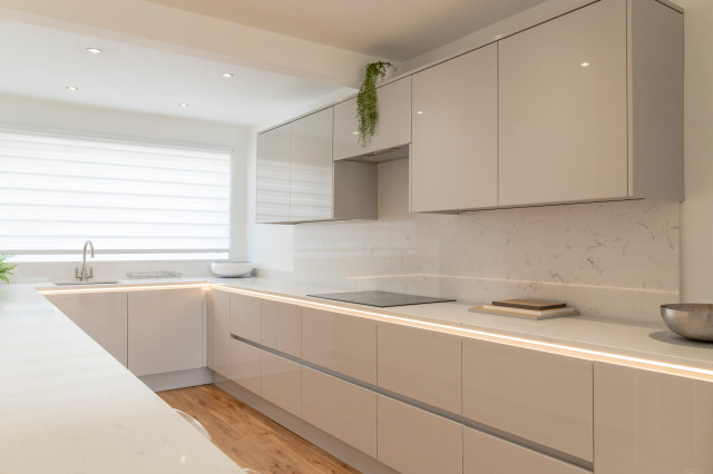 Timeless Handleless Kitchen moderne-koekken