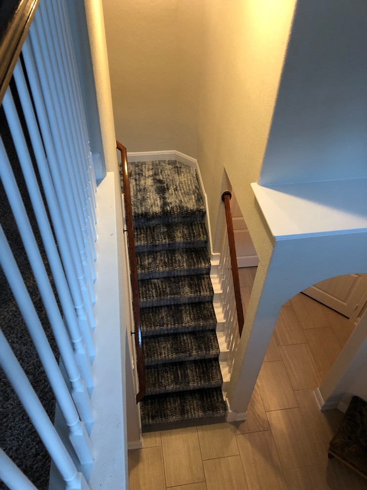 Example of an eclectic staircase design in Austin