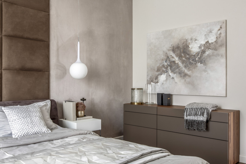 Трехкомнатная квартира в центре Петербурга