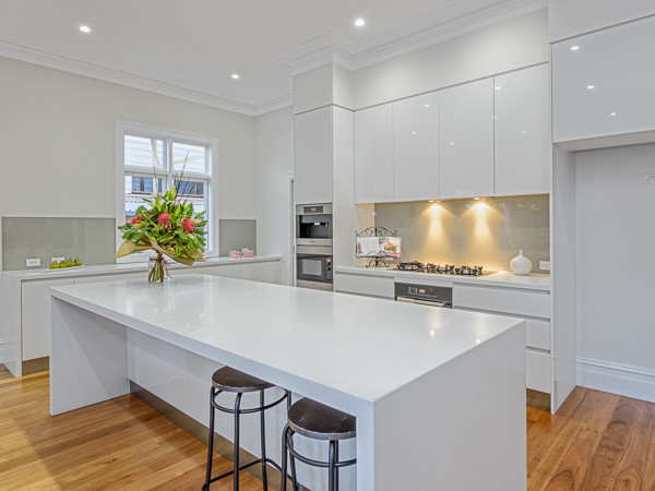 Inspiration for a contemporary kitchen in Melbourne.