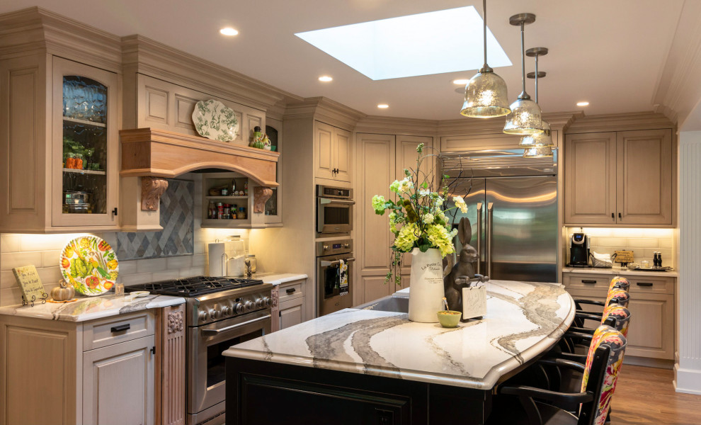 Inspiration for a transitional kitchen remodel in Omaha