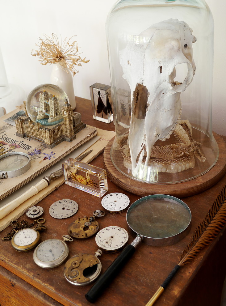 Example of an eclectic home design design in Melbourne
