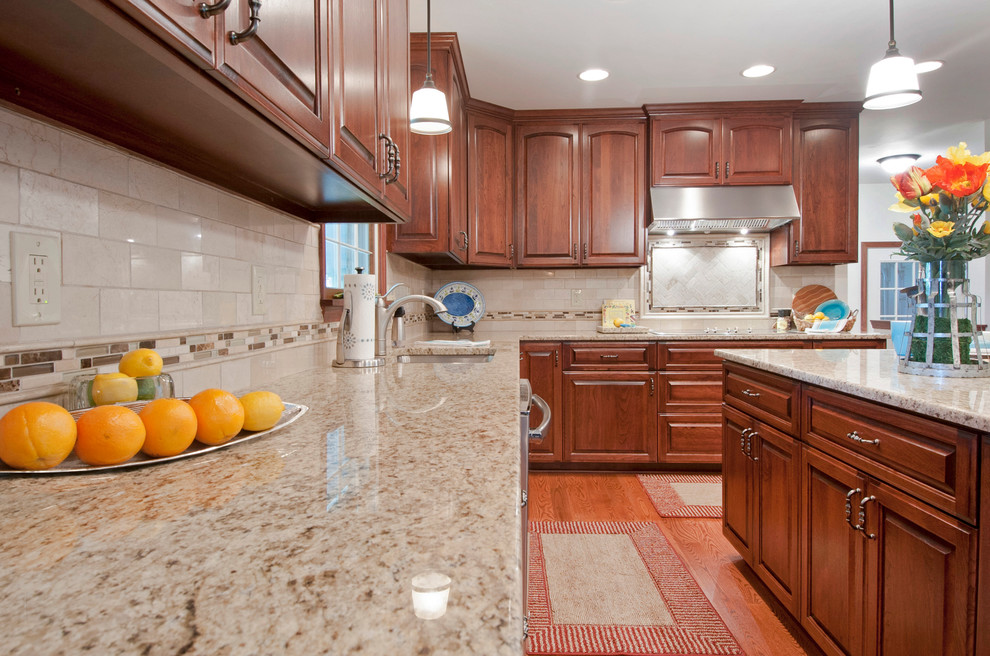 Inspiration for a transitional kitchen remodel in Columbus
