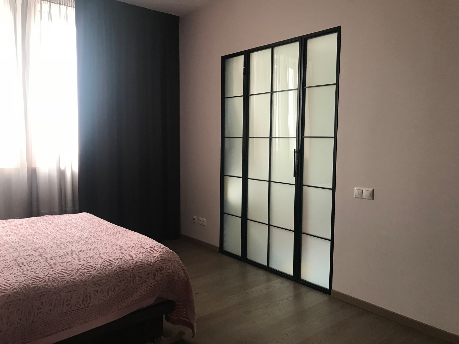 Перегородки из металла и стекла